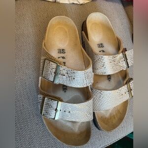 NWOT Birkenstock Arizona White and Gold Snake Print Sandals- size eu40 size 9us